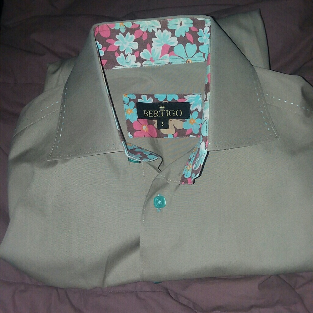Mens Bertigo dress Shirt stunning!